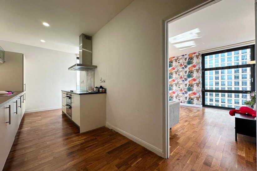 Discovery Dock Apartments, London E14 2 bed apartment to rent - £3,249 pcm (£750 pw)