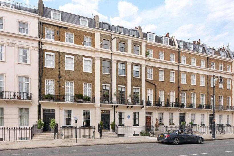 Eaton Place, London, SW1X 4 bed flat to rent - £11,483 pcm (£2,650 pw)