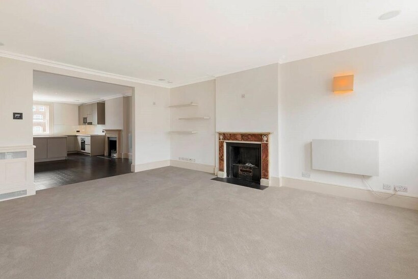 Eaton Place, London, SW1X 4 bed flat to rent - £11,483 pcm (£2,650 pw)