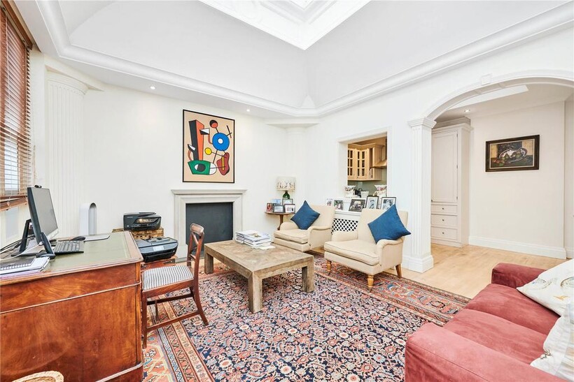Chester Square, London, SW1W 1 bed house to rent - £3,575 pcm (£825 pw)