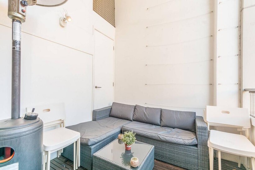 Dean Street, Soho, London, W1D 3 bed flat to rent - £6,717 pcm (£1,550 pw)