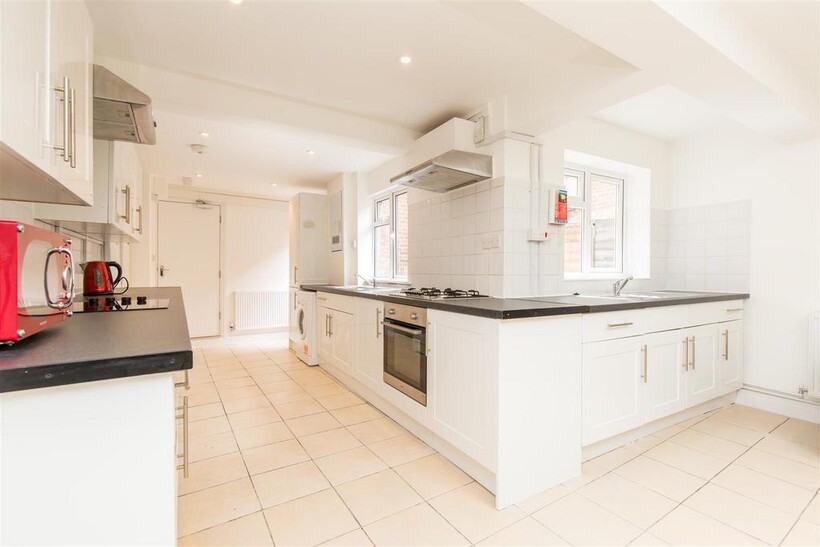 Stockmore Street 1 bed in a house share to rent - £795 pcm (£183 pw)