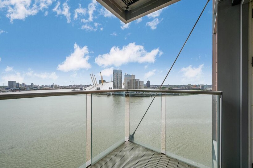 New Providence Wharf, Fairmont... 1 bed apartment to rent - £2,197 pcm (£507 pw)
