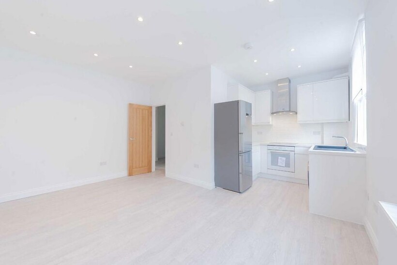 All Saints Road, London W11 1 bed flat to rent - £2,197 pcm (£507 pw)
