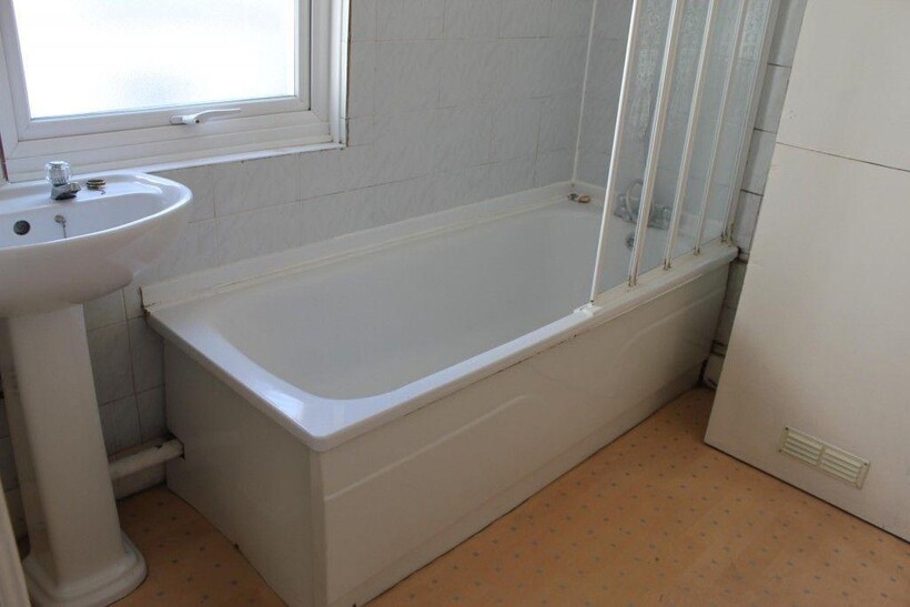 Arundel Street 2 bed flat to rent - £1,650 pcm (£381 pw)