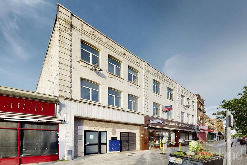 7 Russell Parade, London NW11 3 bed flat to rent - £2,499 pcm (£577 pw)