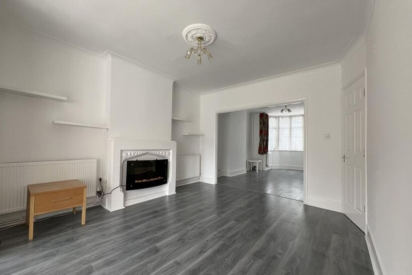 Park Avenue North, London, NW10 5 bed semi-detached house to rent - £4,500 pcm (£1,038 pw)