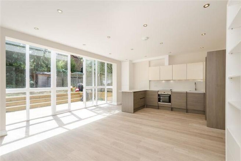Muswell Road, London, N10 3 bed apartment to rent - £3,350 pcm (£773 pw)