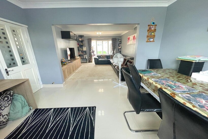 Barnhurst Path, Watford... 4 bed semi-detached house to rent - £2,350 pcm (£542 pw)