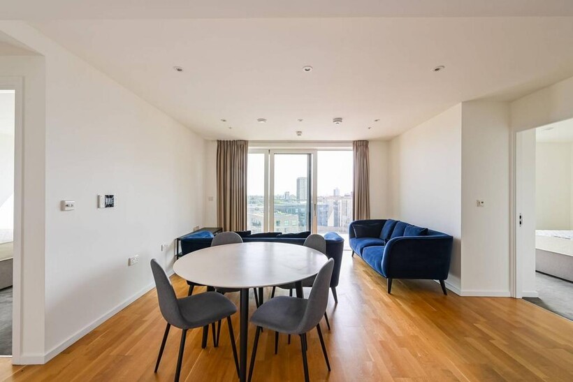 Seasons House, Mirabelle Gardens... 2 bed flat to rent - £2,895 pcm (£668 pw)