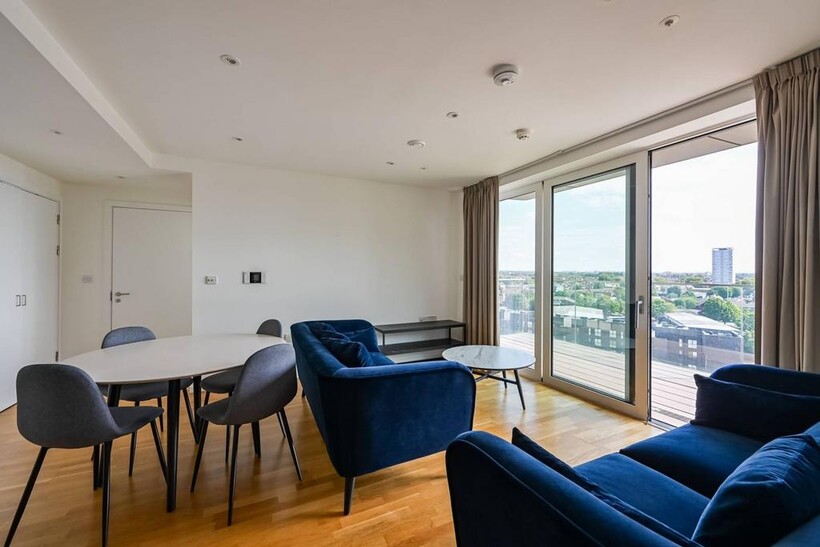 Seasons House, Mirabelle Gardens... 2 bed flat to rent - £2,895 pcm (£668 pw)