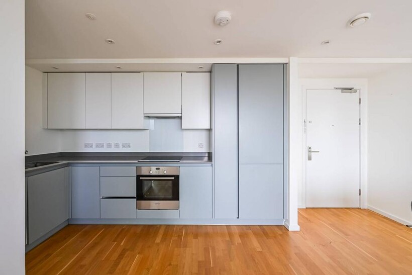 Seasons House, Mirabelle Gardens... 2 bed flat to rent - £2,895 pcm (£668 pw)