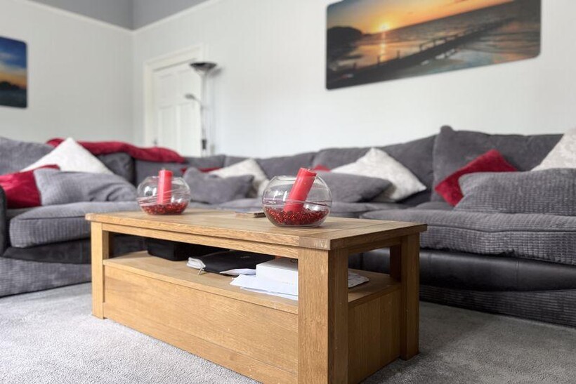 3 - Feature Living