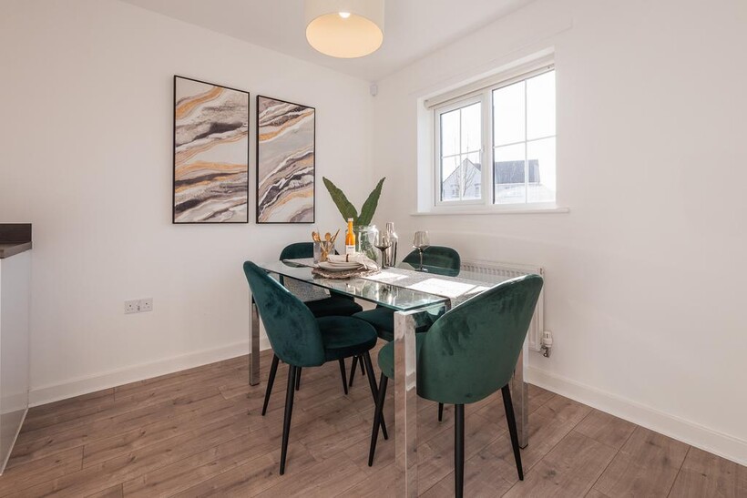 at Isleport Grove, Cowslip Drive... 3 bed house to rent - £1,245 pcm (£287 pw)