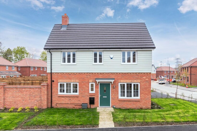 at Isleport Grove, Parsley Drive... 3 bed house to rent - £1,245 pcm (£287 pw)