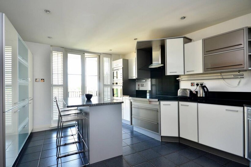 Palgrave Gardens, Regent's Park... 4 bed flat to rent - £8,996 pcm (£2,076 pw)