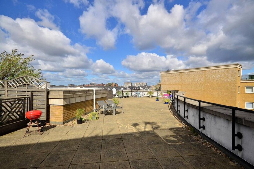 Palgrave Gardens, Regent's Park... 4 bed flat to rent - £8,996 pcm (£2,076 pw)