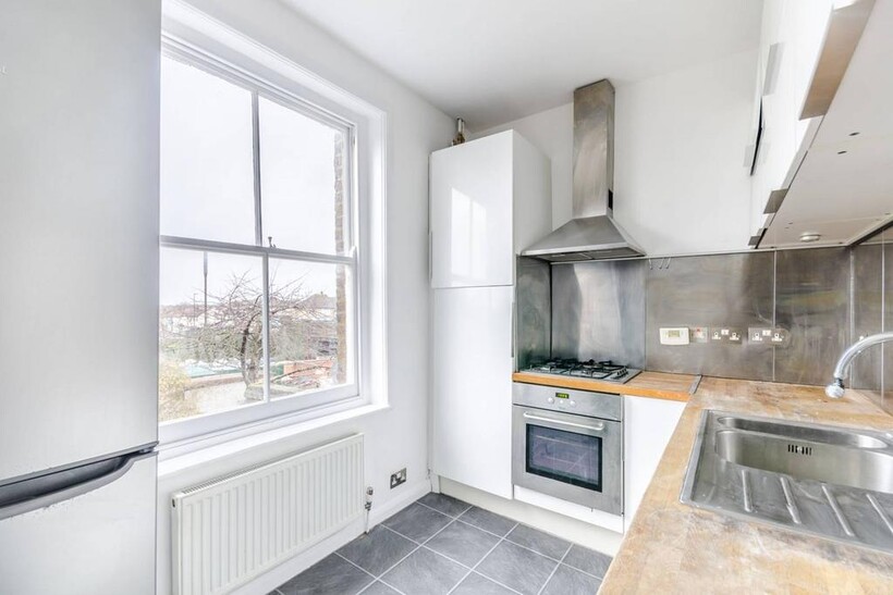 Ellison Road, Streatham, London, SW16 3 bed flat to rent - £2,895 pcm (£668 pw)