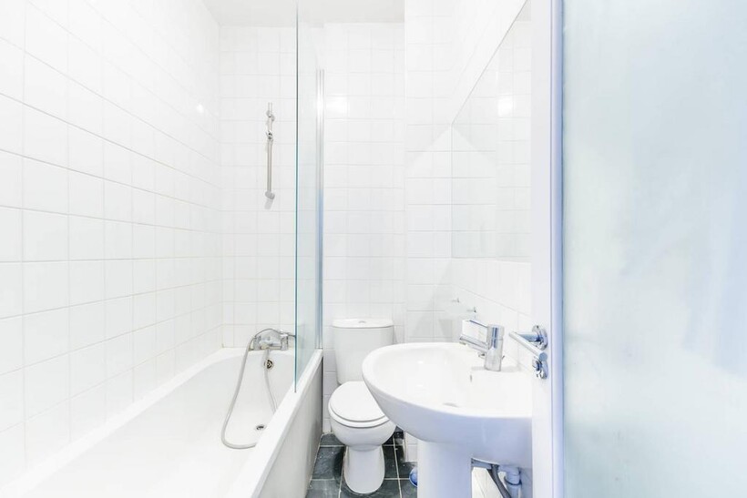 Ellison Road, Streatham, London, SW16 3 bed flat to rent - £2,895 pcm (£668 pw)
