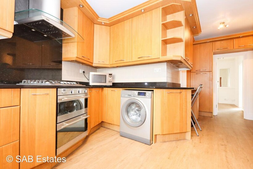 Neal Avenue, Southall, UB1 6 bed semi-detached house to rent - £3,550 pcm (£819 pw)