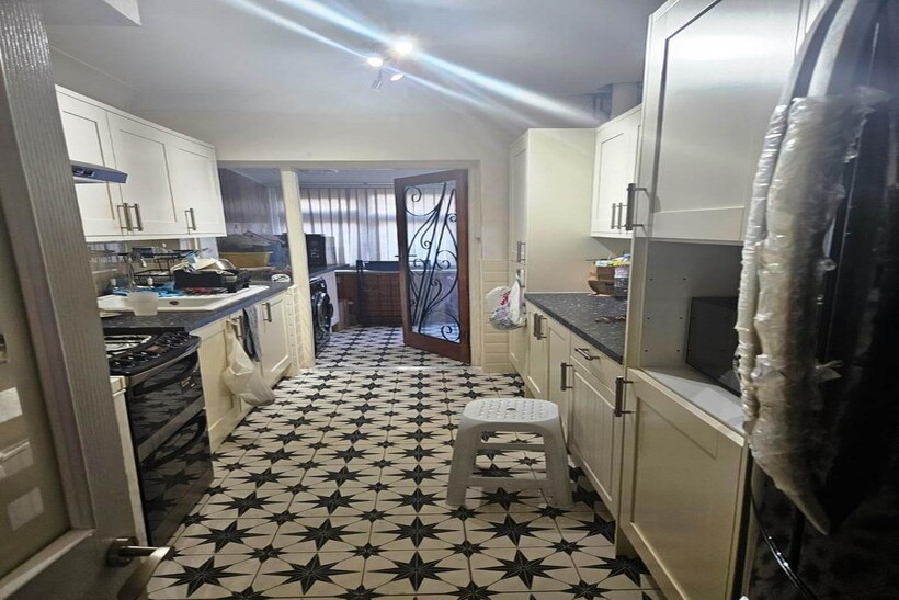 Rose Glen, Romford RM7 1 bed in a house share to rent - £700 pcm (£162 pw)