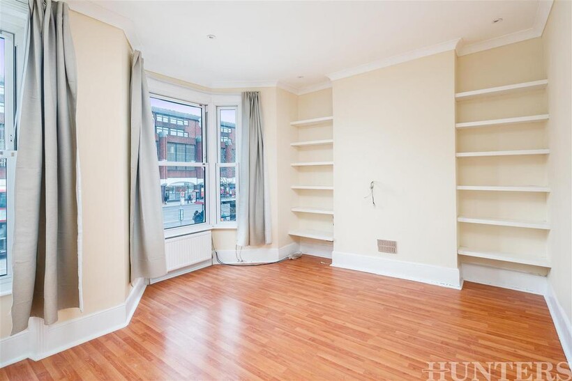 High Road, London, N15 1 bed flat to rent - £1,250 pcm (£288 pw)
