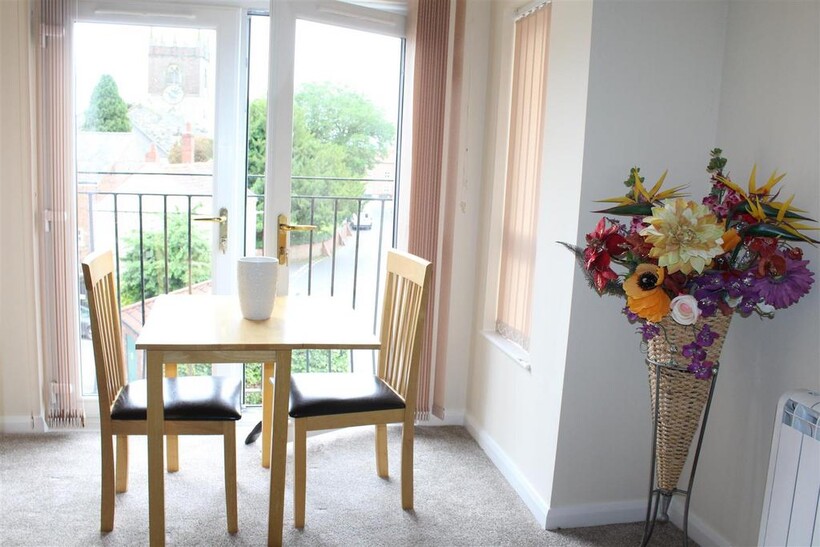 All Saints Court, Market Weighton 1 bed apartment to rent - £725 pcm (£167 pw)
