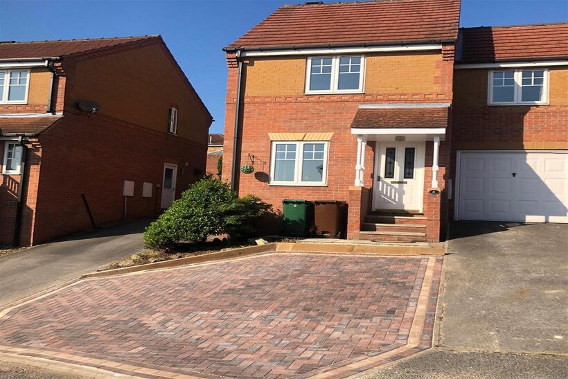 Foxglove Folly, Wakefield WF2 3 bed semi-detached house to rent - £1,195 pcm (£276 pw)