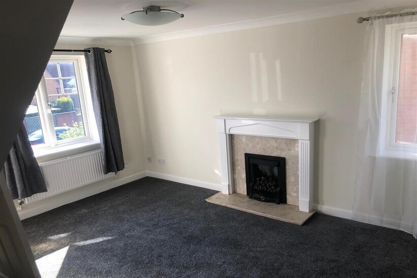 Foxglove Folly, Wakefield WF2 3 bed semi-detached house to rent - £1,195 pcm (£276 pw)