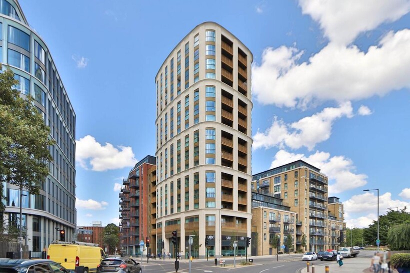 Brook Street, Kingston Upon Thames 3 bed flat to rent - £3,150 pcm (£727 pw)