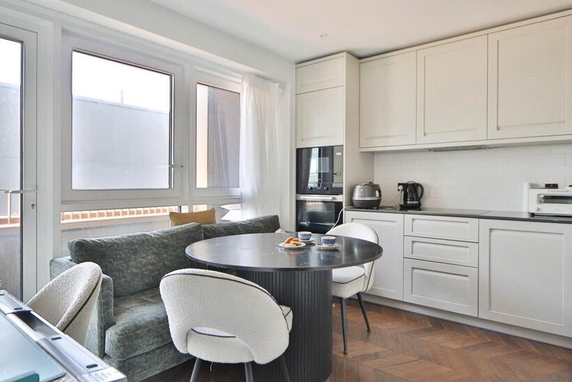 Brook Street, Kingston Upon Thames 3 bed flat to rent - £3,150 pcm (£727 pw)