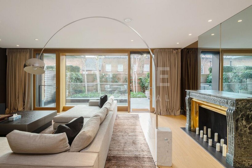 Vicarage Gate, London, W8 3 bed apartment to rent - £26,000 pcm (£6,000 pw)