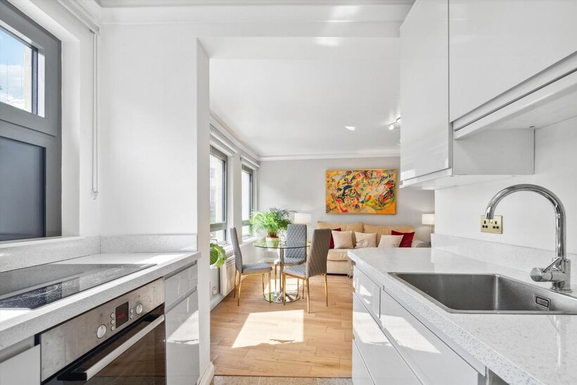 Kensington Church Street, London... 1 bed flat to rent - £5,499 pcm (£1,269 pw)