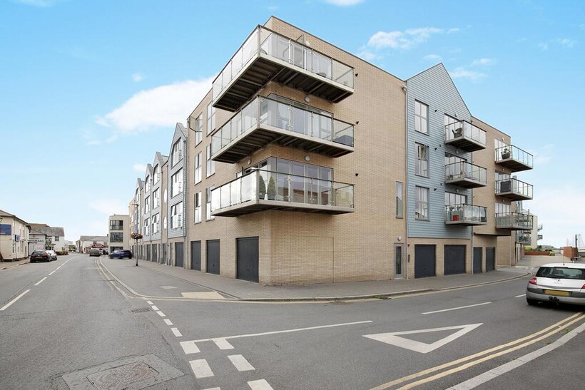 James House, Colchester CO7 2 bed apartment to rent - £1,275 pcm (£294 pw)