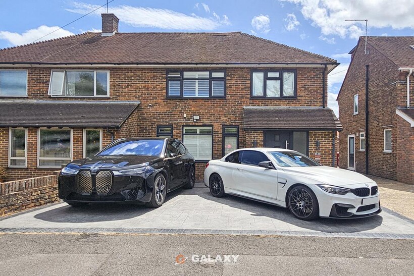 Farnham Lane, Slough, Berkshire, SL2 3 bed semi-detached house to rent - £2,795 pcm (£645 pw)