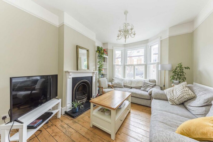 Franche Court Road, London SW17 4 bed terraced house to rent - £4,350 pcm (£1,004 pw)