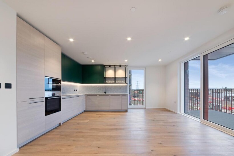 Iris House, Poplar Riverside, London... 2 bed apartment to rent - £2,496 pcm (£576 pw)