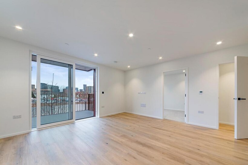 Iris House, Poplar Riverside, London... 2 bed apartment to rent - £2,496 pcm (£576 pw)