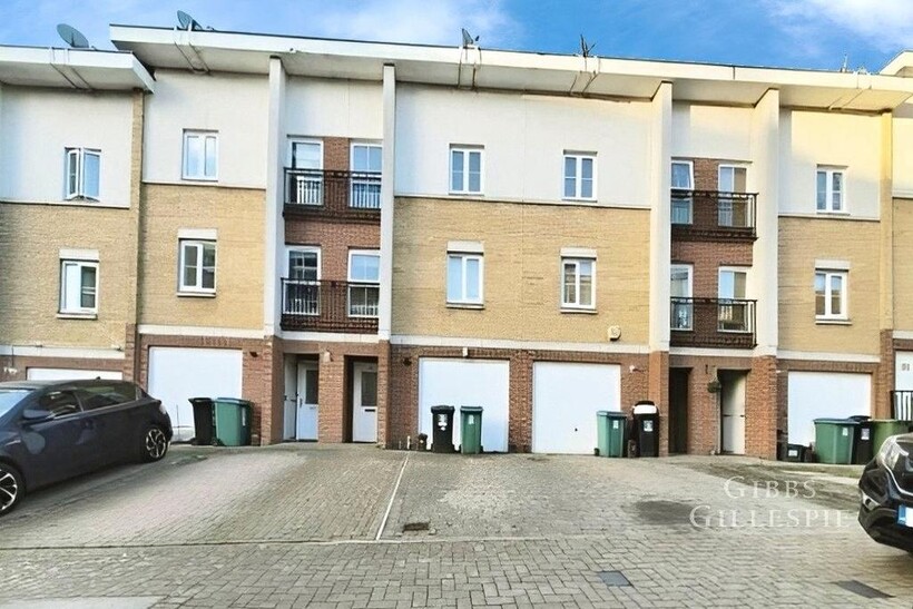 The Gateway, Watford, Hertfordshire... 1 bed in a house share to rent - £900 pcm (£208 pw)