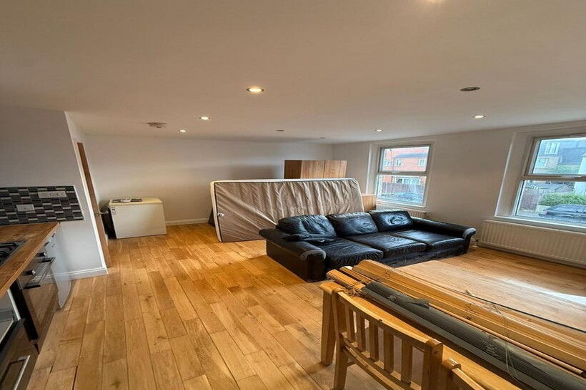 Dunstans Road, London, SE22 3 bed flat to rent - £2,250 pcm (£519 pw)