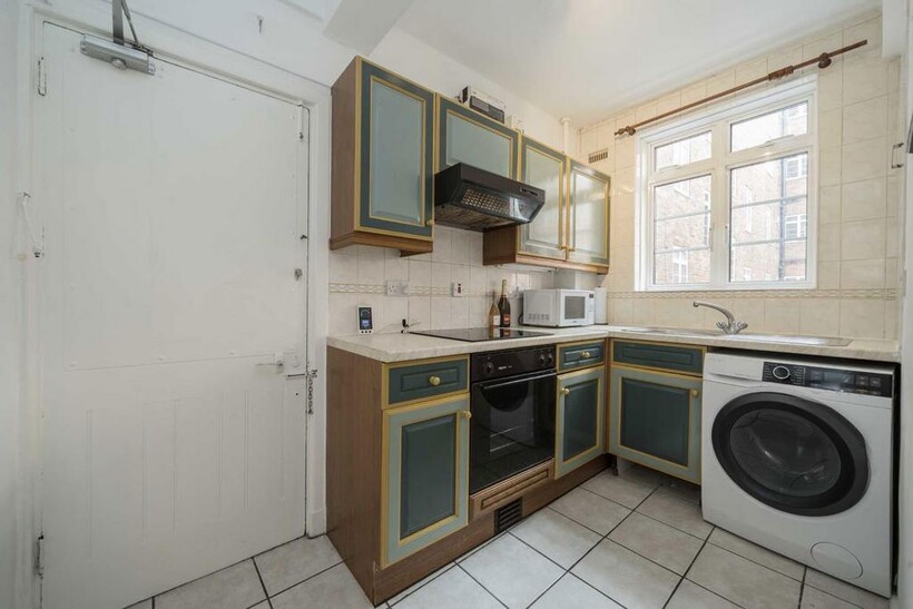 Hammersmith Road, London W6 2 bed flat to rent - £2,396 pcm (£553 pw)