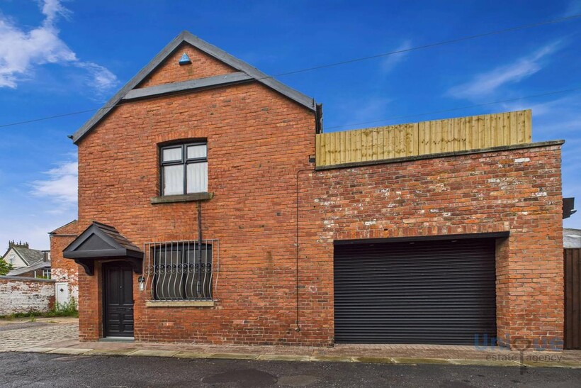 Church Road, Lytham St. Annes... 2 bed detached house to rent - £1,200 pcm (£277 pw)