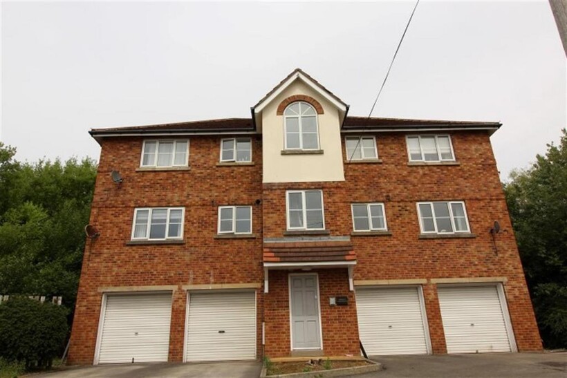 Perseverance Street, LS28 7PZ 2 bed flat to rent - £825 pcm (£190 pw)