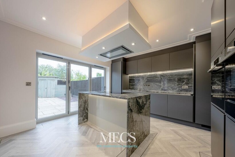 Willow Gardens, Lea Green Lane... 5 bed detached house to rent - £4,100 pcm (£946 pw)