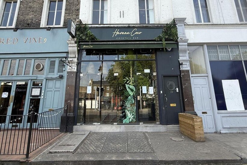 Clapham Common Southside, London, SW4 Property to rent - £7,083 pcm (£1,635 pw)