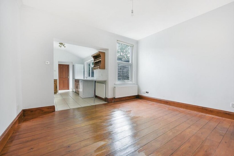 Saville Road, London, E16 2 bed terraced house to rent - £1,993 pcm (£460 pw)