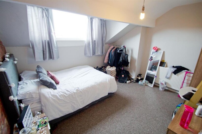 School View, Hyde Park, Leeds, LS6 1EN 4 bed terraced house to rent - £1,993 pcm (£460 pw)