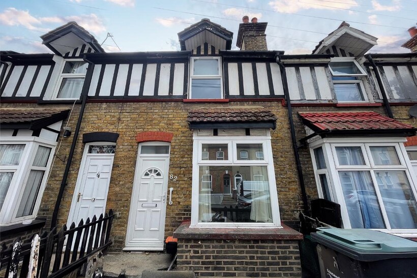 All Saints Road, Northfleet... 2 bed terraced house to rent - £1,575 pcm (£363 pw)