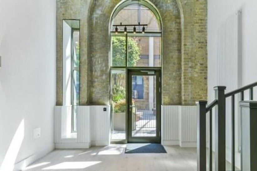 Windsor Square, London SE18 3 bed flat to rent - £3,800 pcm (£877 pw)