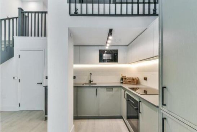 Windsor Square, London SE18 3 bed flat to rent - £3,800 pcm (£877 pw)